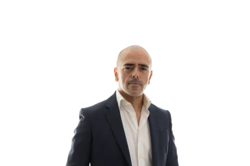 Broker maxfinance exemplar em fundo branco 