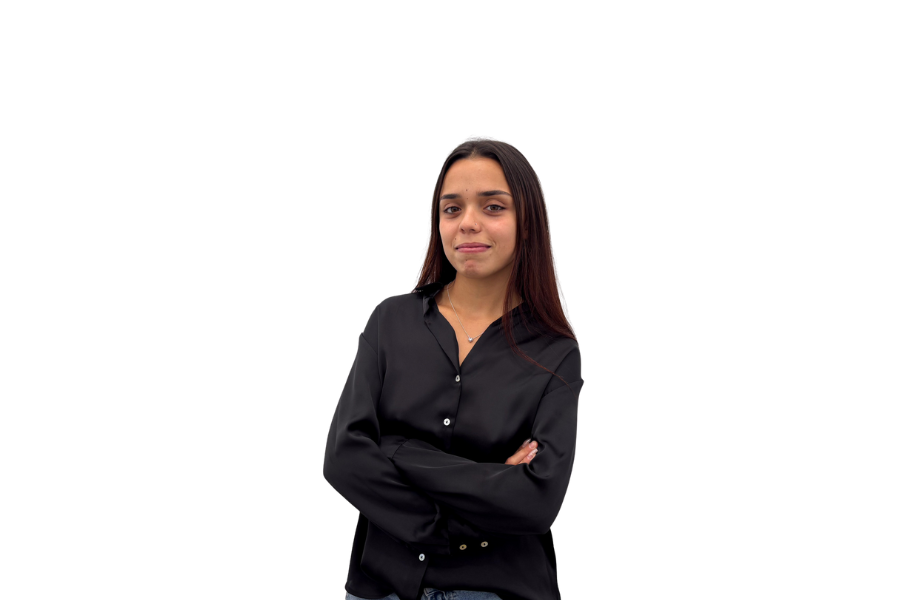 Colaboradora maxfinance exmplar em fundo branco 